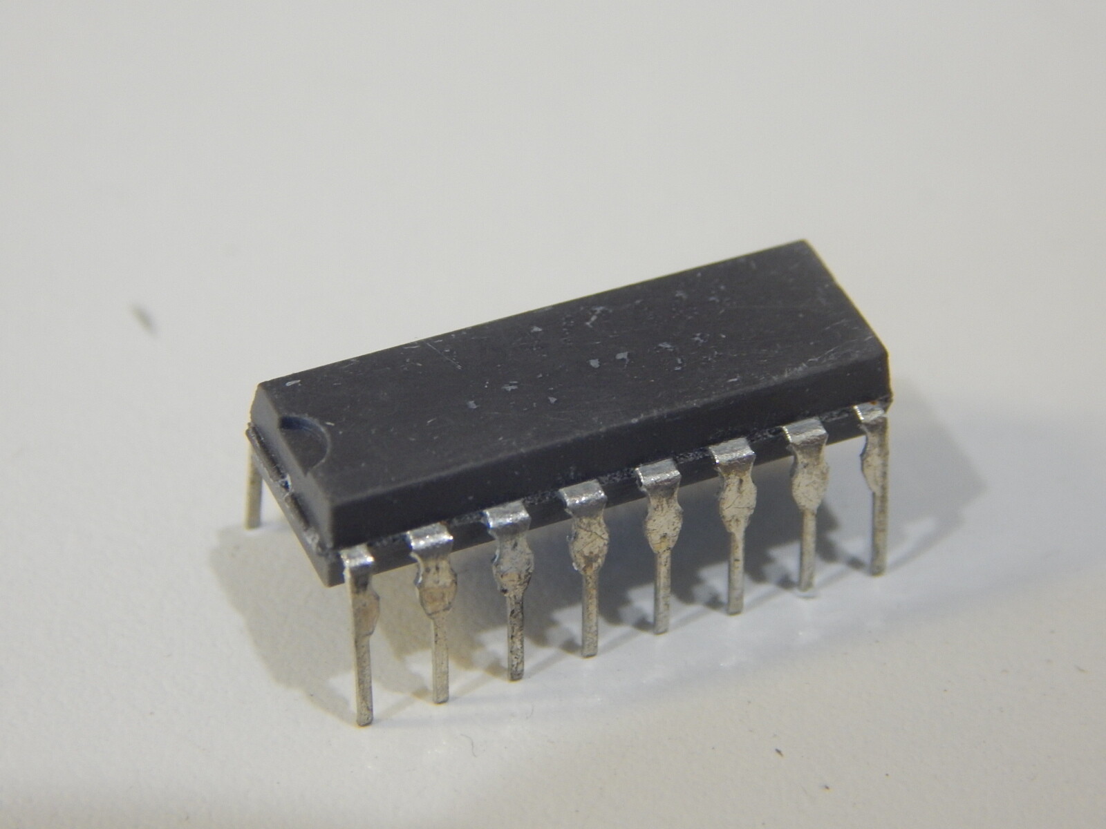FAIRCHILD 7444N SN7444N BCD TO DECIMAL DECODER 16 PIN DIP IC - USA FAST SHIPPING