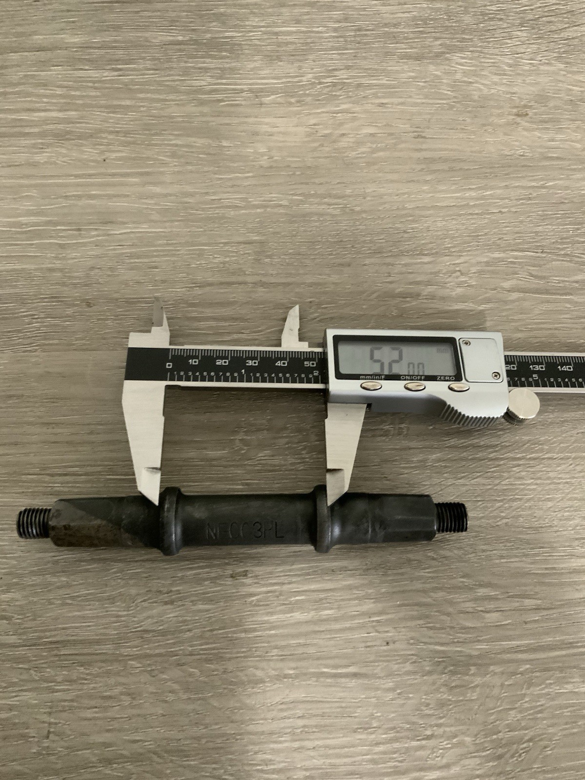 NECO BOTTOM BRACKET SPINDLE BRITISH 68-120 MM