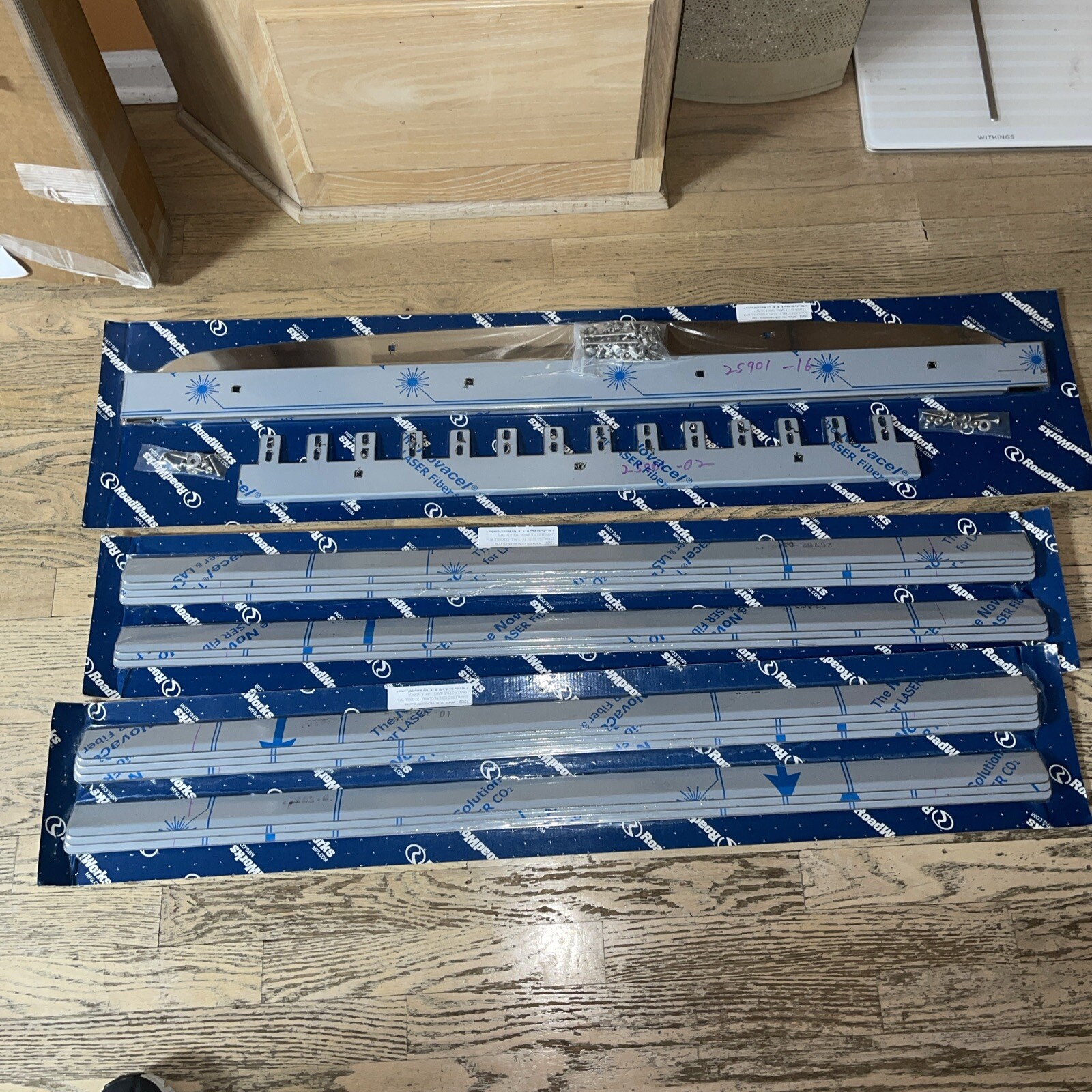 RoadWorks Peterbilt Grille Inserts 25902