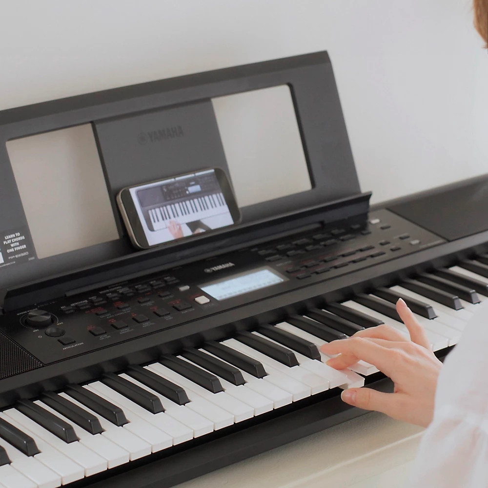 Yamaha YPT-W320 76-Key Portable Keyboard
