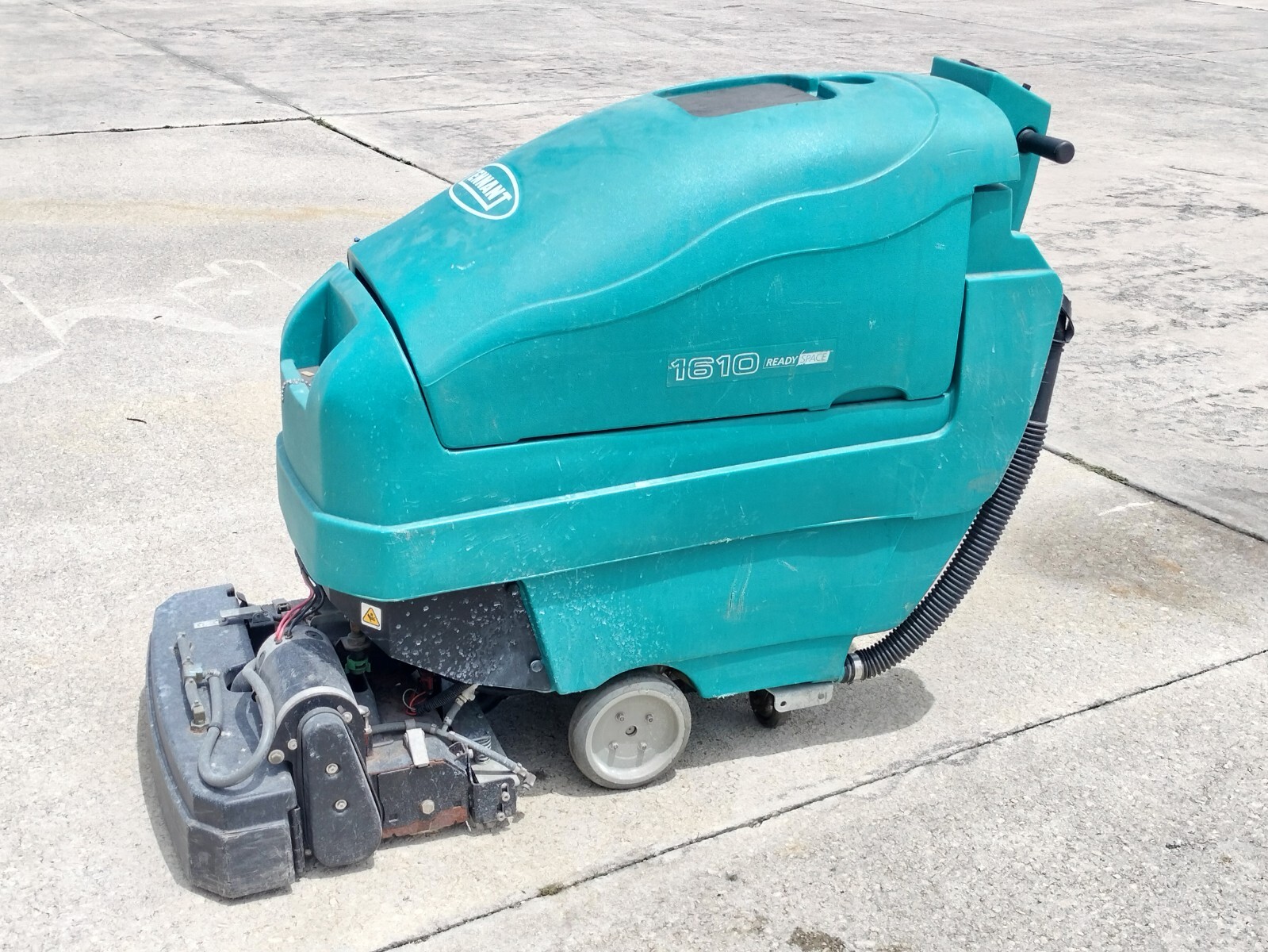Tennant 1610 Commercial Carpet Cleaner Extractor - Works but needs batteries