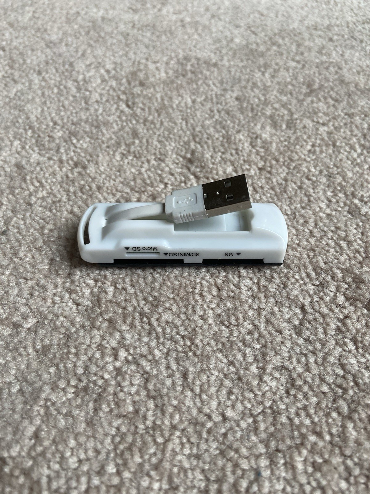 USB Multi-Card Reader SD/SDHC/MicroSD/MiniSD/Memory Stick + 8GB SDHC