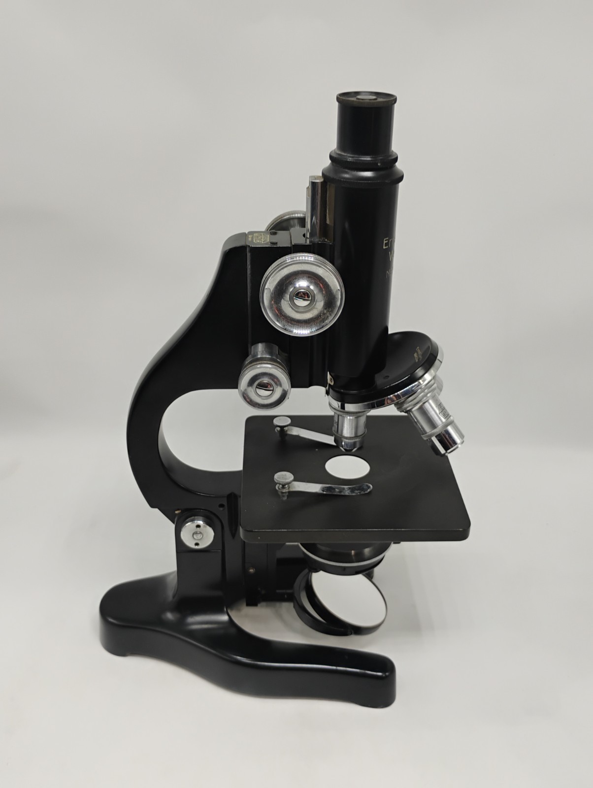 Vintage Antique Eernst Leitz Wetzlar Microscope With Worn Aged Case Untested