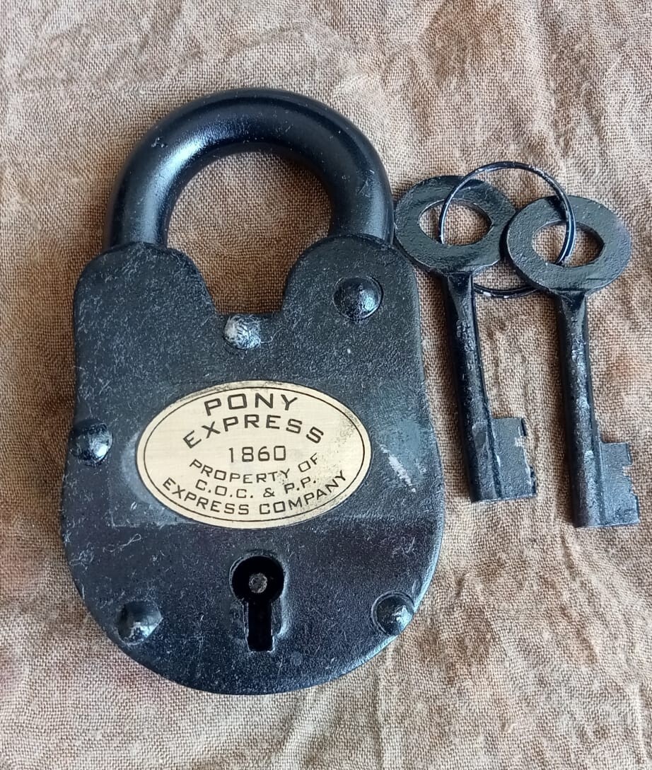 Old Padlock 4'' Cast Iron Black Finish with 2 Keys Functional Lock