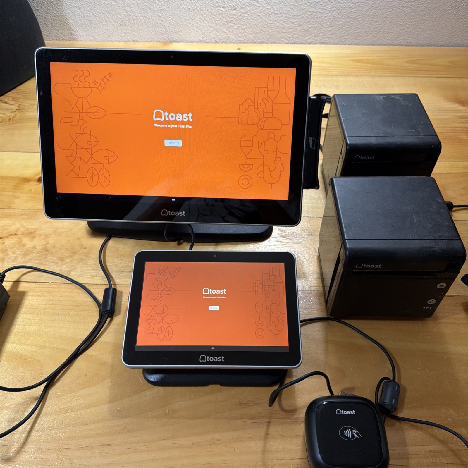 Toast Flex POS Terminal 14″ w/ Guest Display | TT300 | Used Printers Card Reader