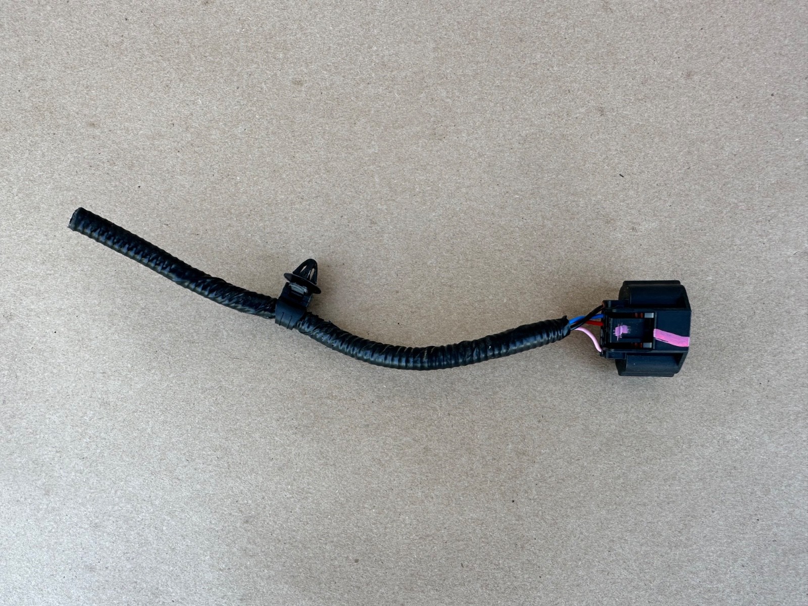 24-26 Kia K4 Adaptive Cruise Control Distance Radar Sensor Wiring Socket