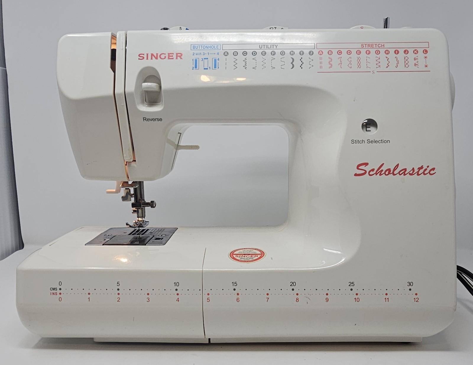 Singer Scholastic Model 6510 Sewing Machine with Pedal And Storage Case. Tested