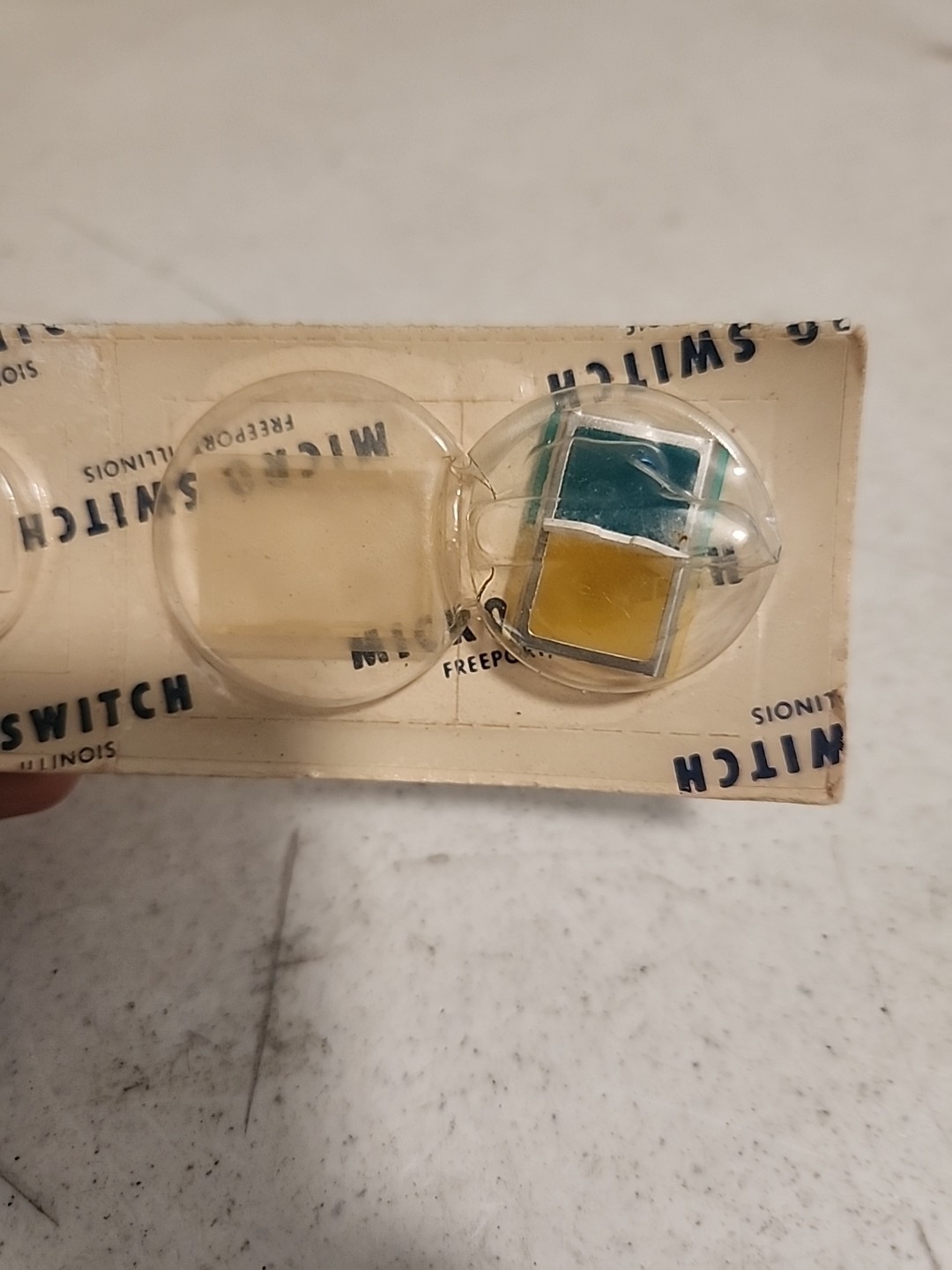 ONE- Switch Lens, 2A41, Micro Switch, HONEYWELL, Green/Yellow