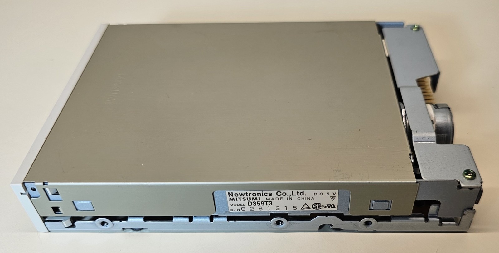 Internal 3.5" Floppy Disk Drive with Cable, Screws - Mitsumi D359T3