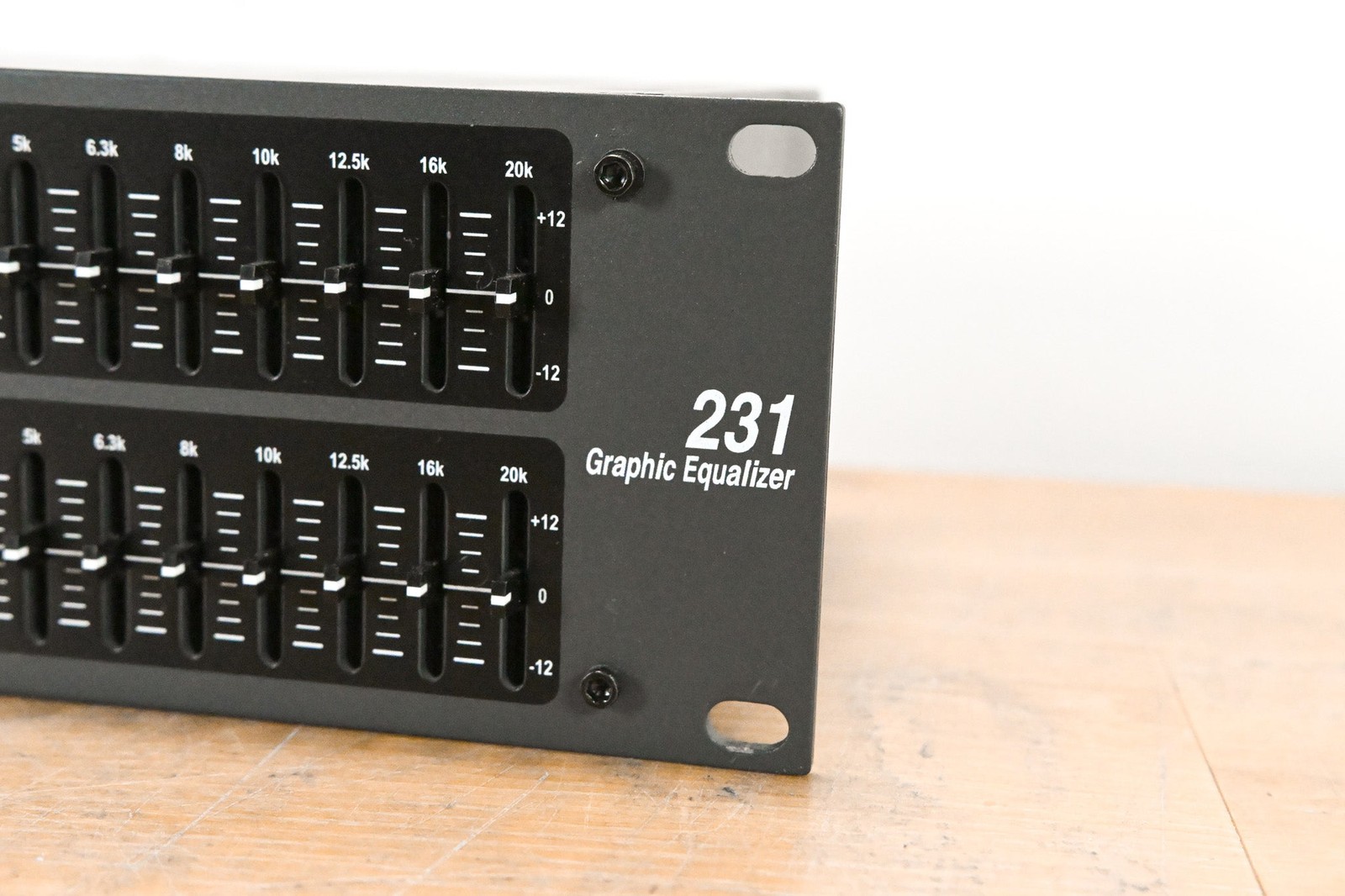 dbx 231 Dual-Channel 31-Band Graphic Equalizer CG012E7