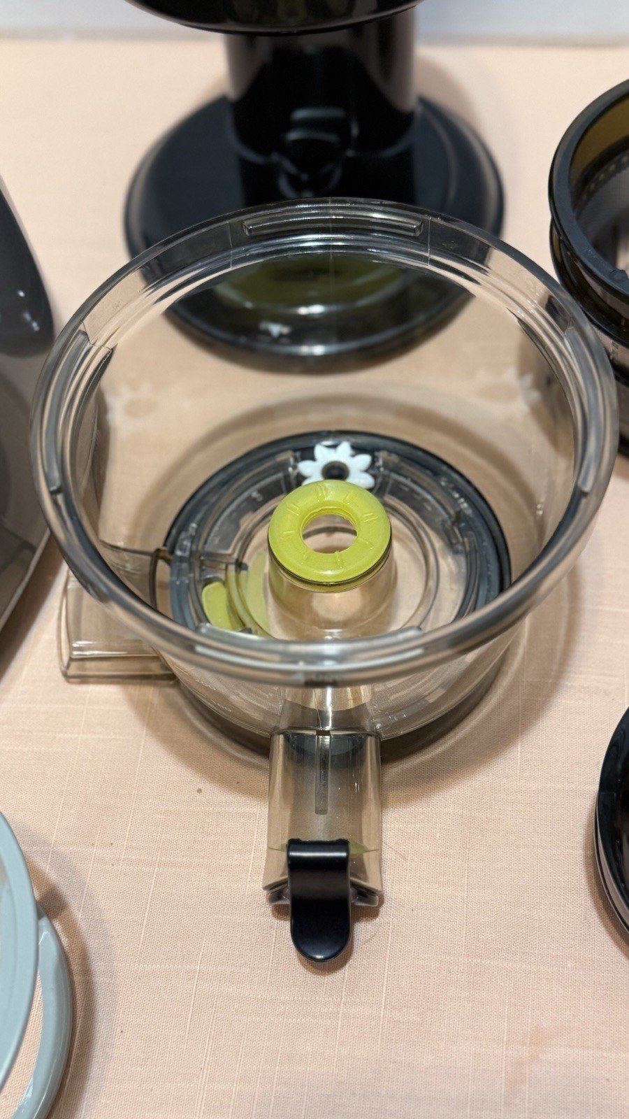 Omega Juicer VRT400 Vertical Masticating HD Juicer with Tap, Silver
