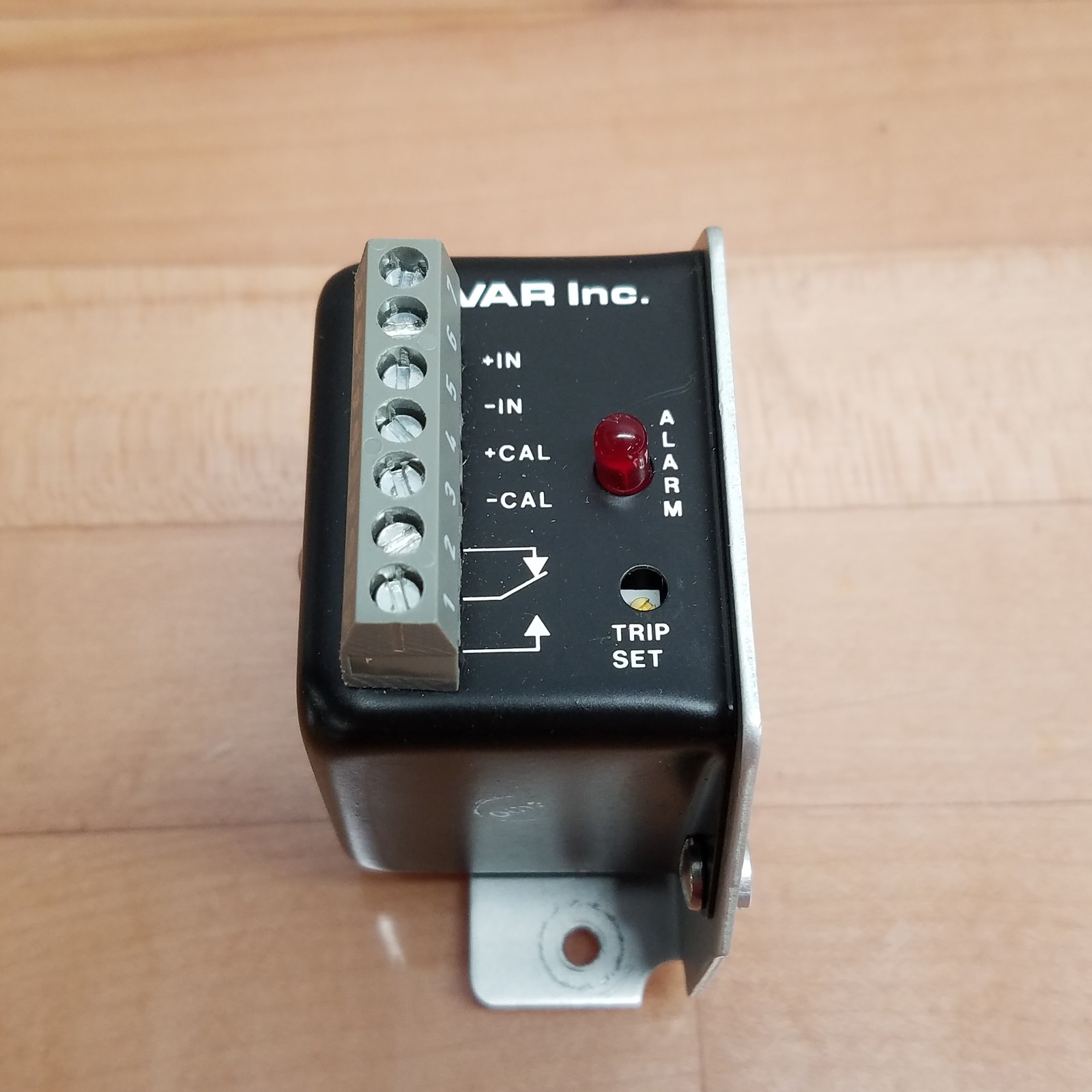 Devar Model 18-232A Loop Powered Alarm Input: 2 Wire 4/20MA 4V Drop 3A Max 28Vdc