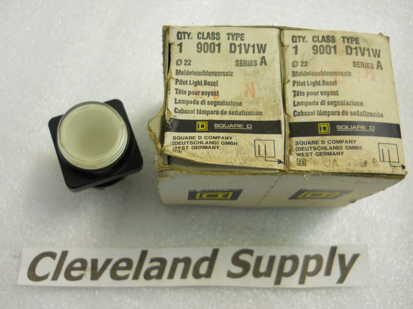 SQUARE D 9001 D1V1W PILOT LIGHT BEZEL CLEAR (SET OF 2) NOS CONDITION IN BOX