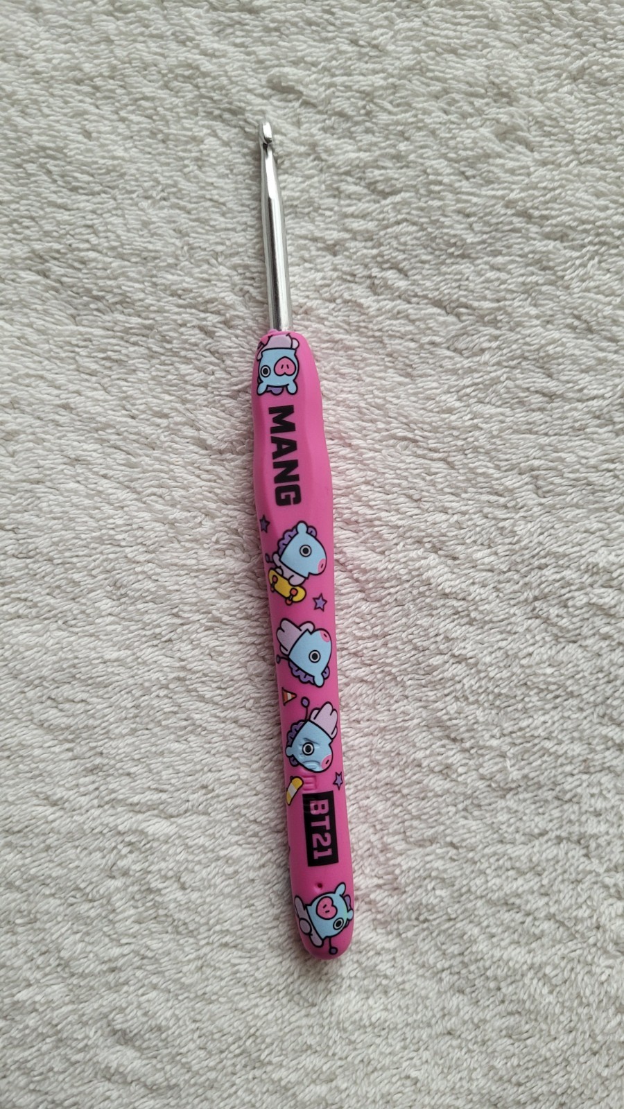 Preowned MANG BT21  Wooble Ergonomic Crochet Hook