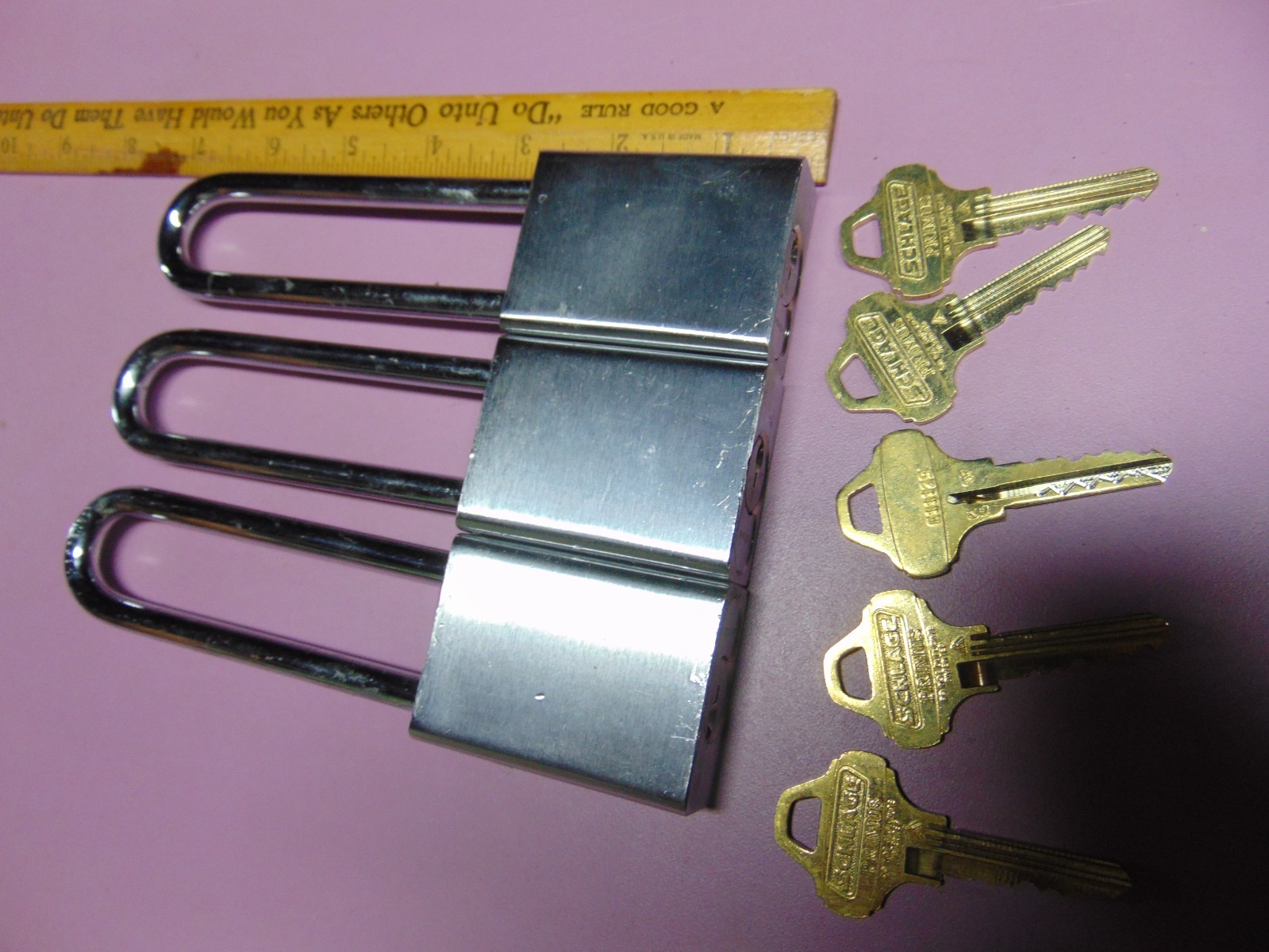 3 NEW  PADLOCK WITH SCHLAGE PRIM AND  5 C135 PRIM KEYS      LOCKSMITH
