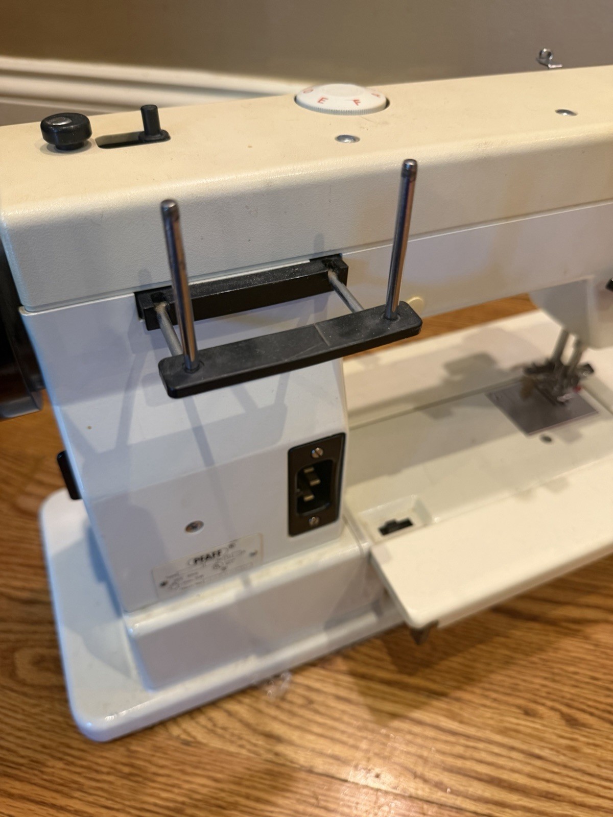 Pfaff Hobbymatic 807 Sewing Machine - With Accessories And Manual UNTESTED READ