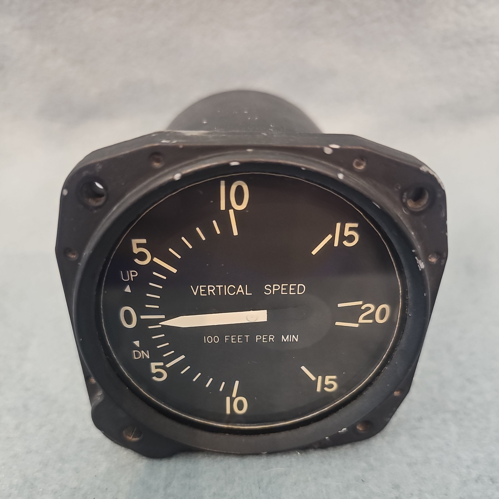 CESSNA VERTICAL SPEED INDICATOR PN C661080-0101 7000-C32