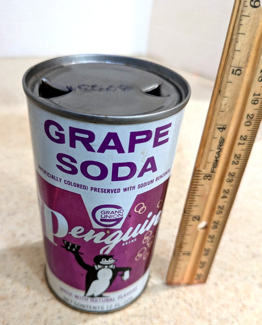 Penguin Vintage Grape  Soda Can Grand Lion Paterson NJ