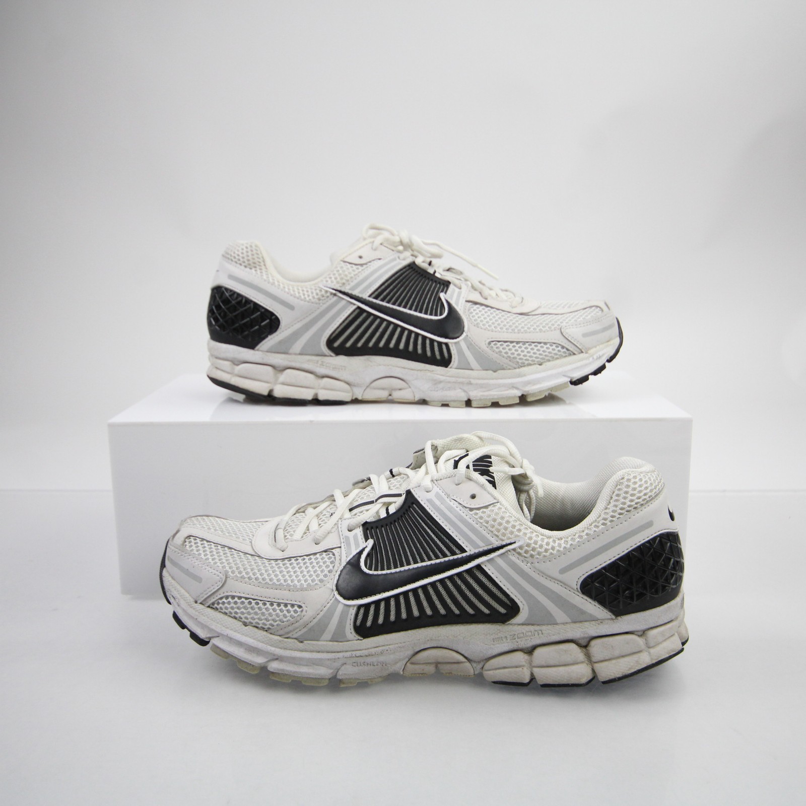 Nike Vomero Running & Jogging Shoes Men's White Used 13