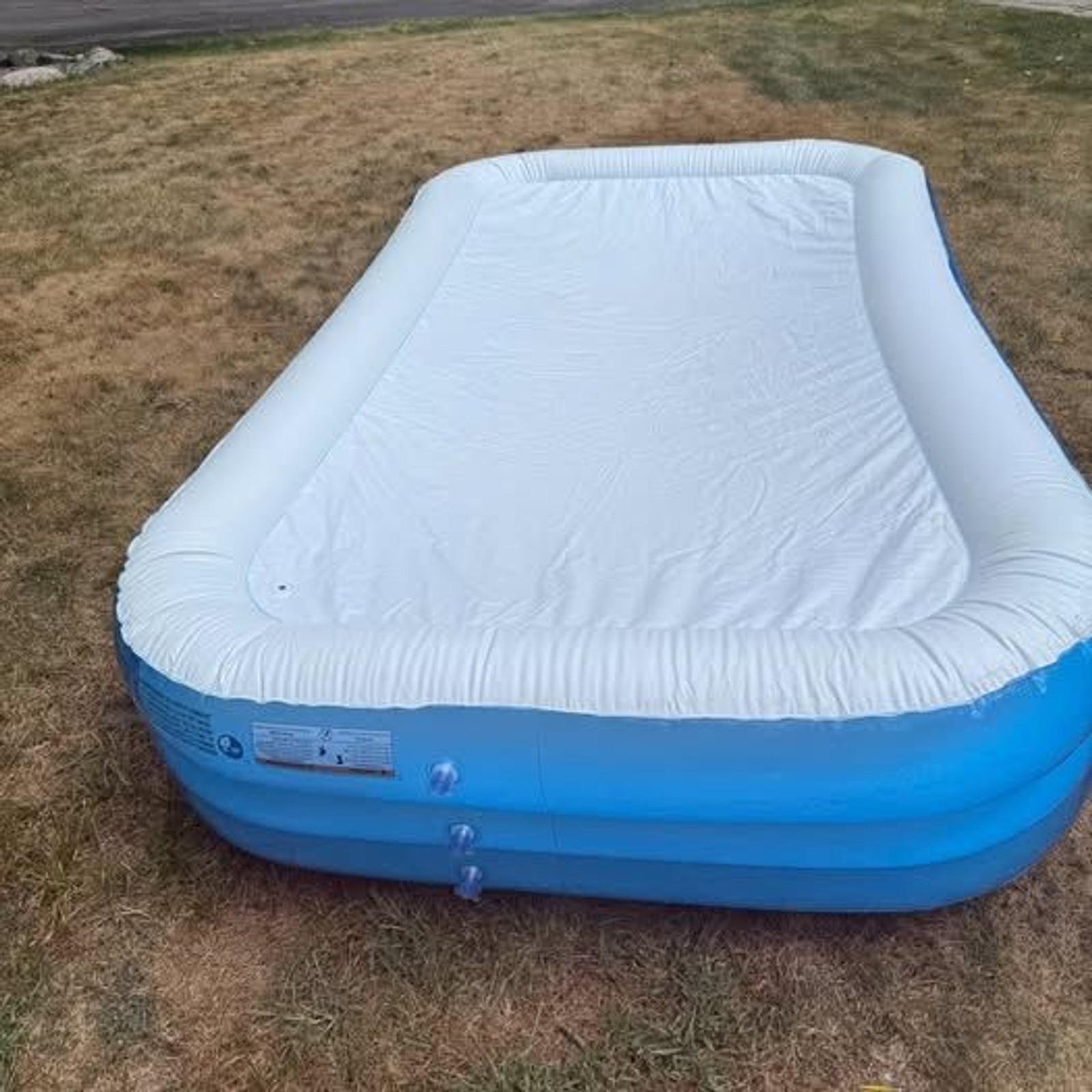Large inflatable pool family size