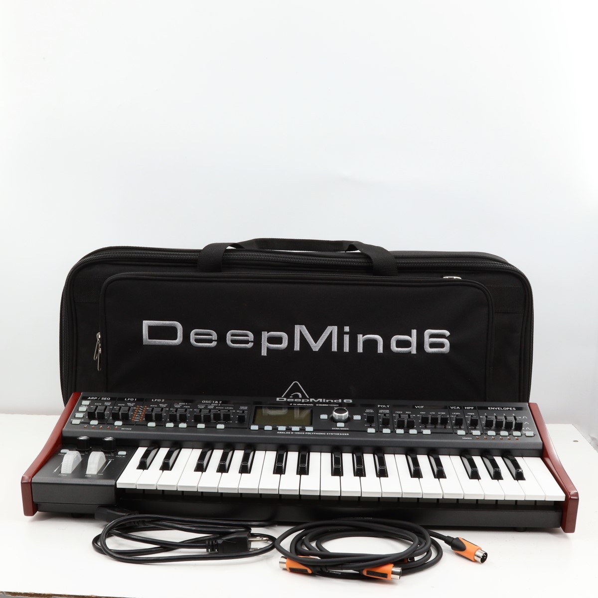 Behringer DeepMind 6 6-Voice Analog Polyphonic Synthesizer w/ Gig Ba (PZ1005626)