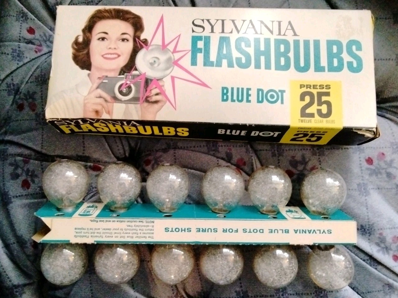 Vintage Flashbulbs Sylvania Blue Dot Box Of 12 "Press 25" Unused w/Original Box