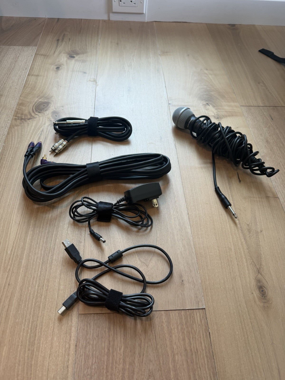 Native Instruments Traktor Kontrol S4-Namba Gear Backpack-Laptop stand-Cords