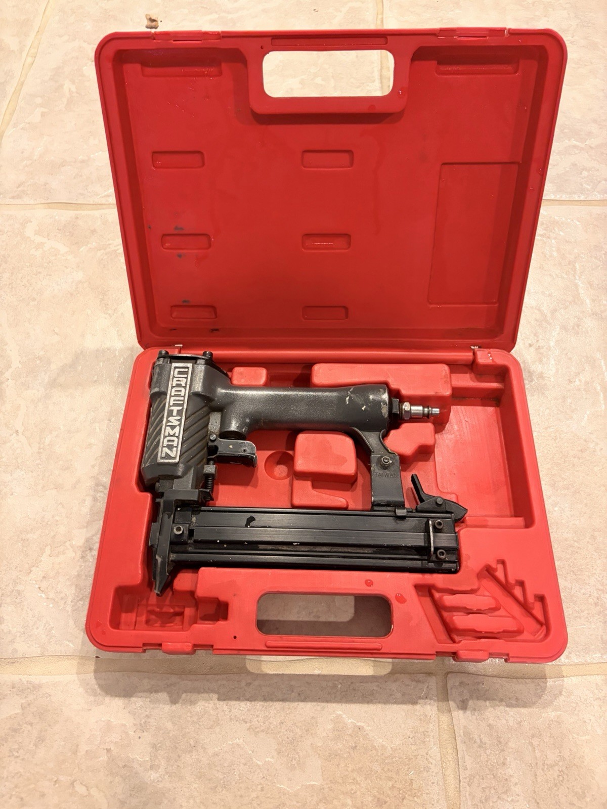 CRAFTSMAN 18 Gauge Oilless Brad Nailer #351-18309 3/8”-1 1/4”  With Case & Nails