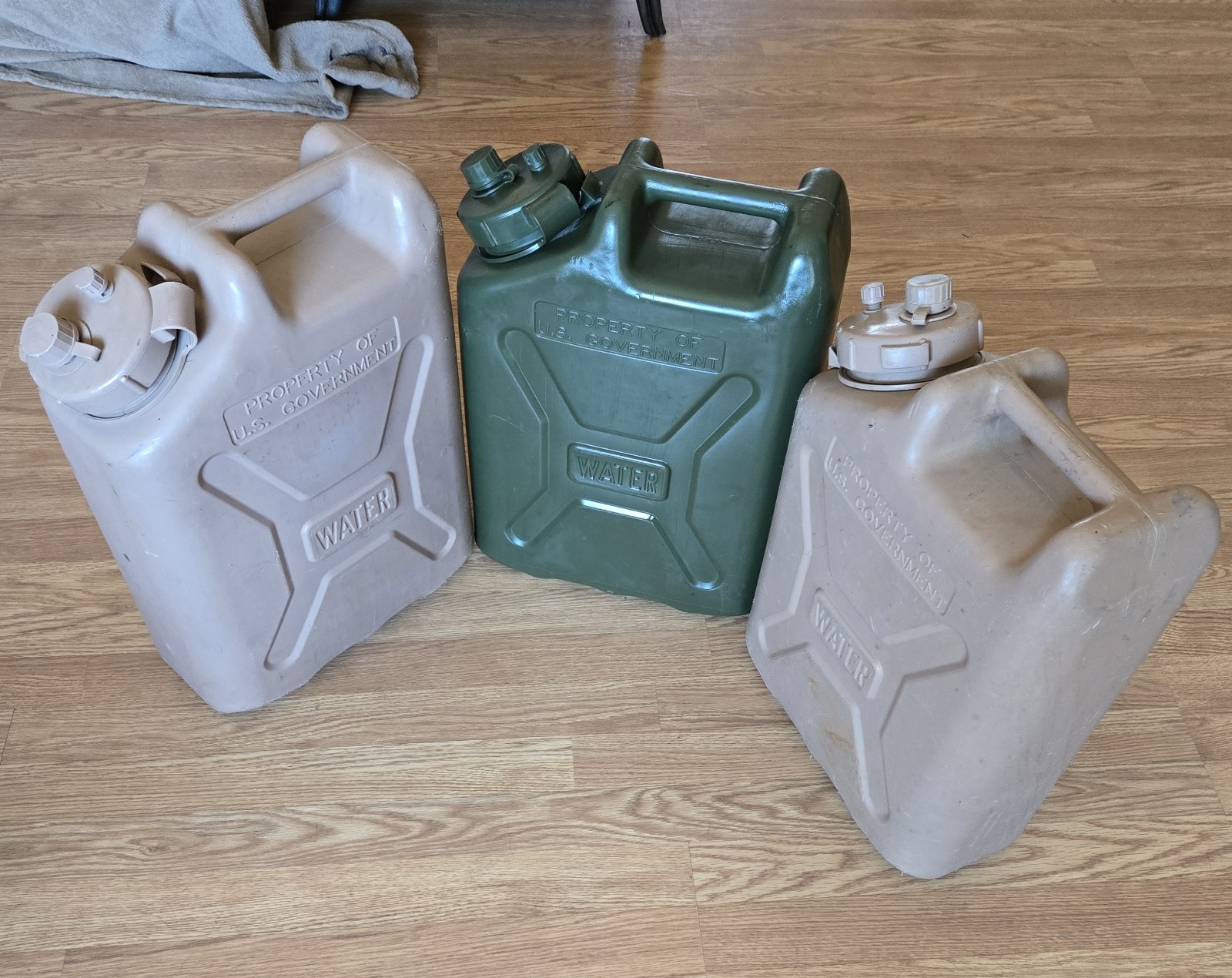 3 US Military 5 Gallon Jerry Can LC Industries 2 tan one green Water Jugs