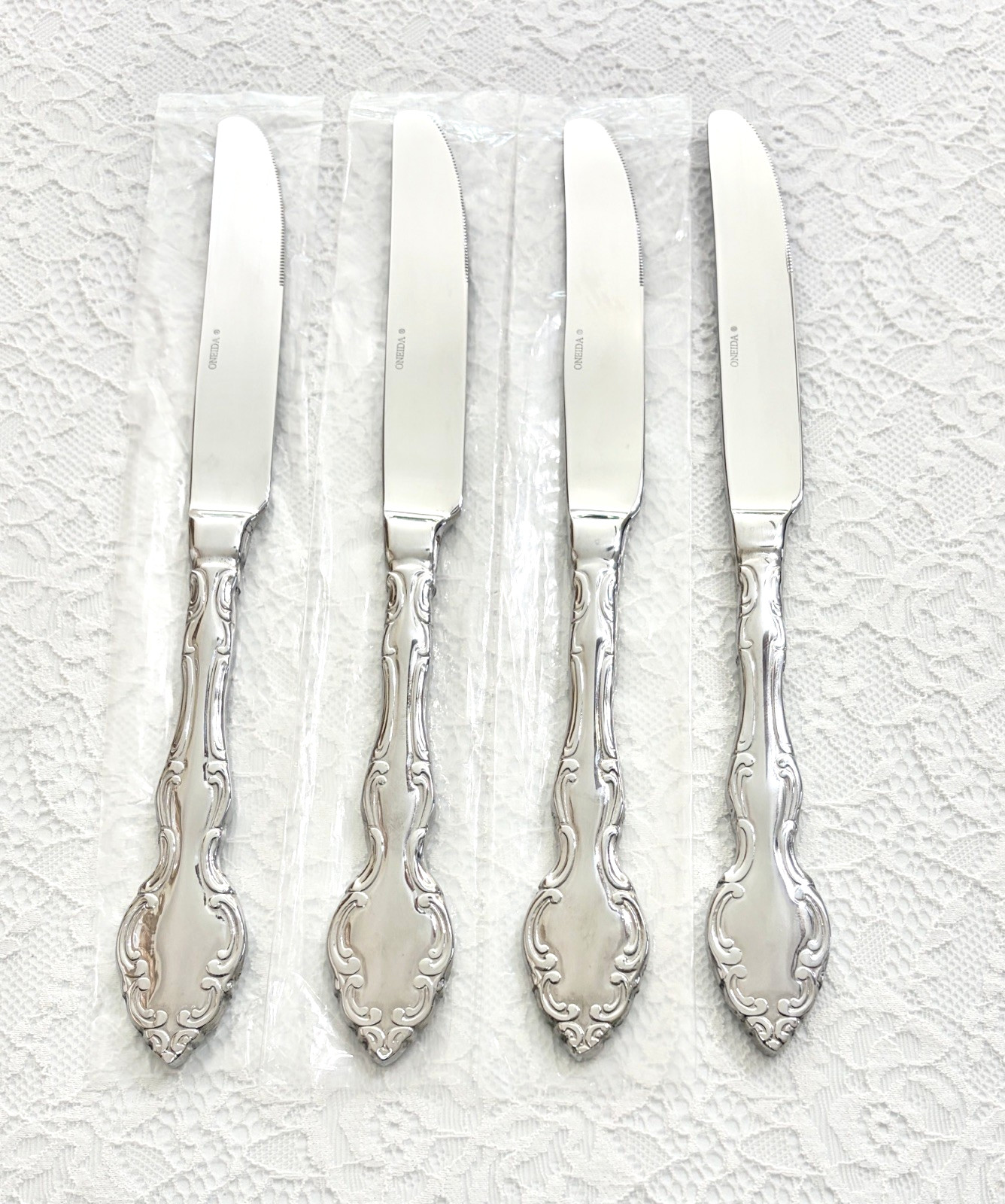 (4) New ~ Oneida MIKAYLA Glossy Stainless Dinner Knives ~ China ~ *SHIPS FREE*