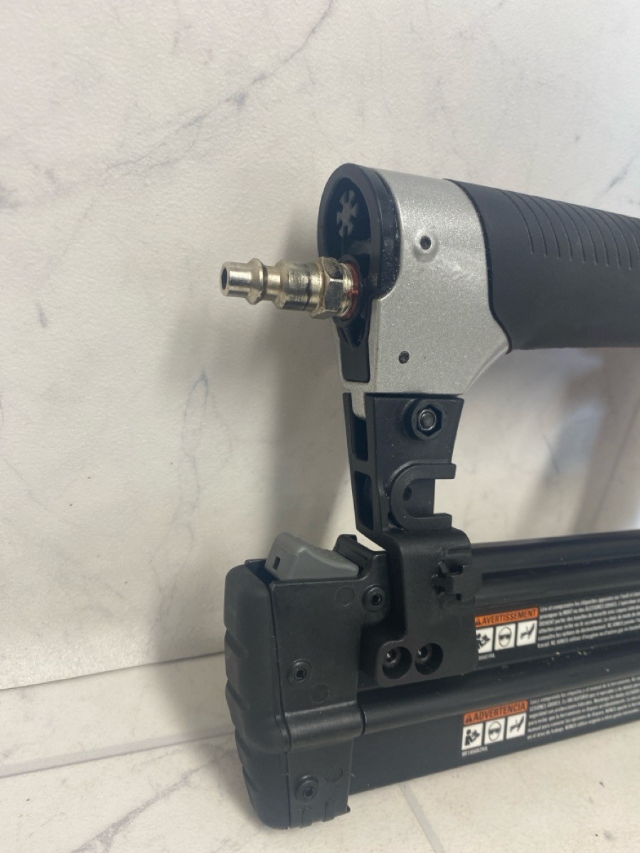 Porter-Cable 18-Gauge Pneumatic Brad Nailer Kit – Durable Constructi (A1G011300)