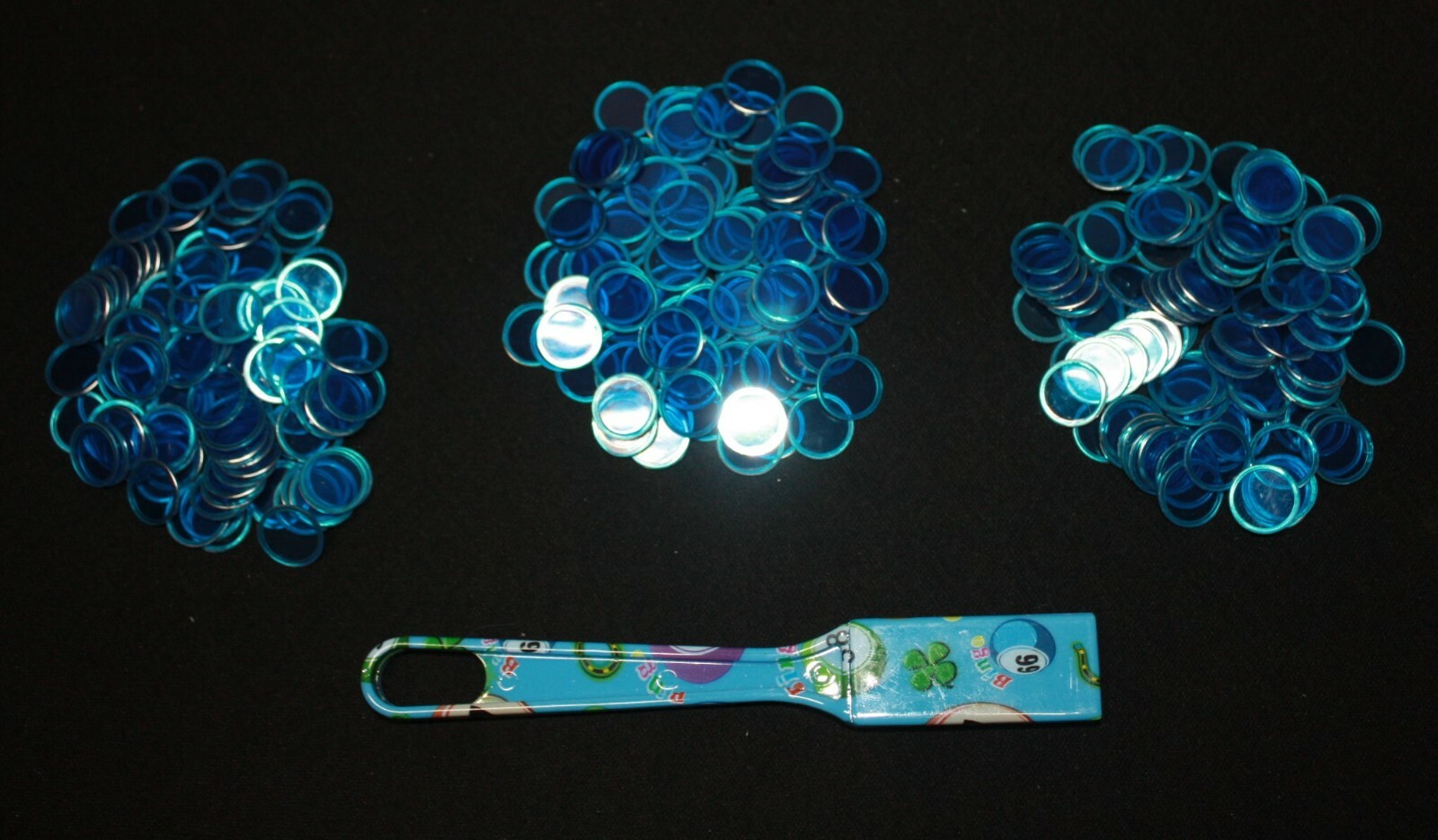 Magnetic Designer Blue Bingo Wand and 300 Chips Markers – Use on paper sheets