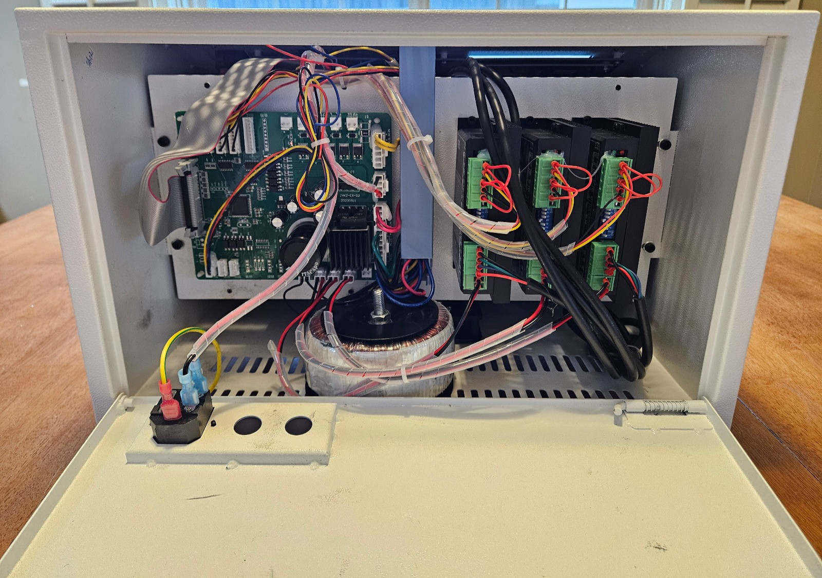 AUTOMATIC COMPUTER WIRE STRIPPING MACHINE