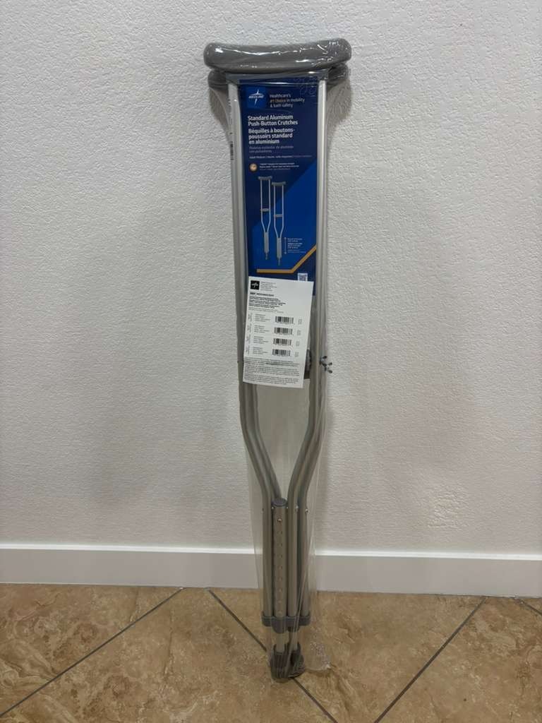 Medline Crutches 5’2” a 5’10” (158–178 cm) Max 300 lbs (136 kg)