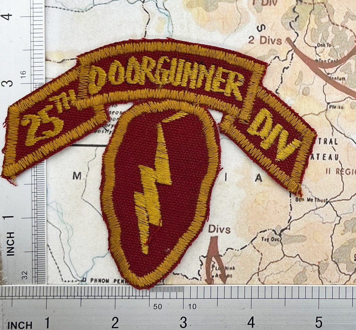 patch , US Army Vietnam 25th Infantry Division Door Gunner patch , t7-136