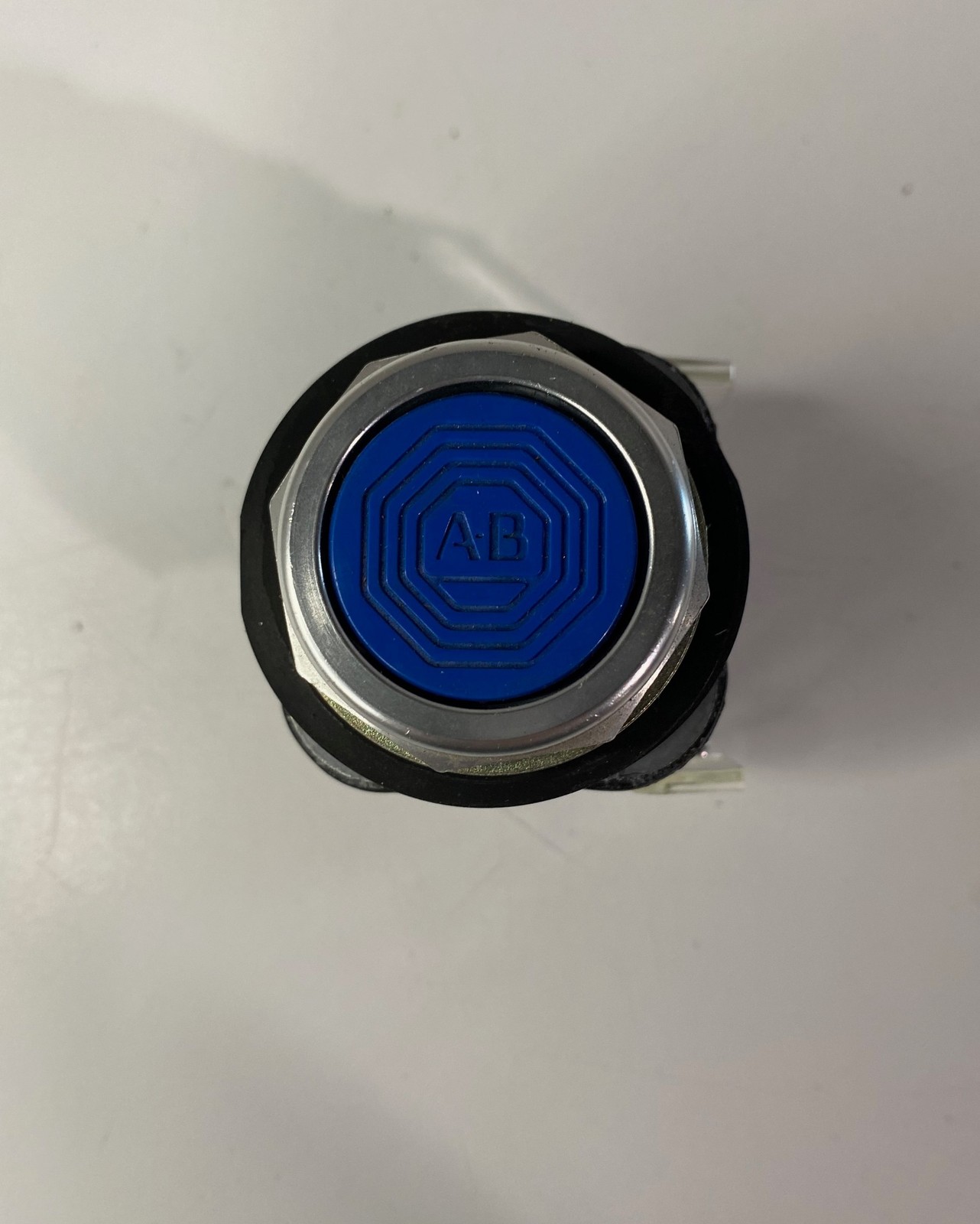 ONE (1) ALLEN BRADLEY 30MM Blue Push Button 800T-A (NEW)
