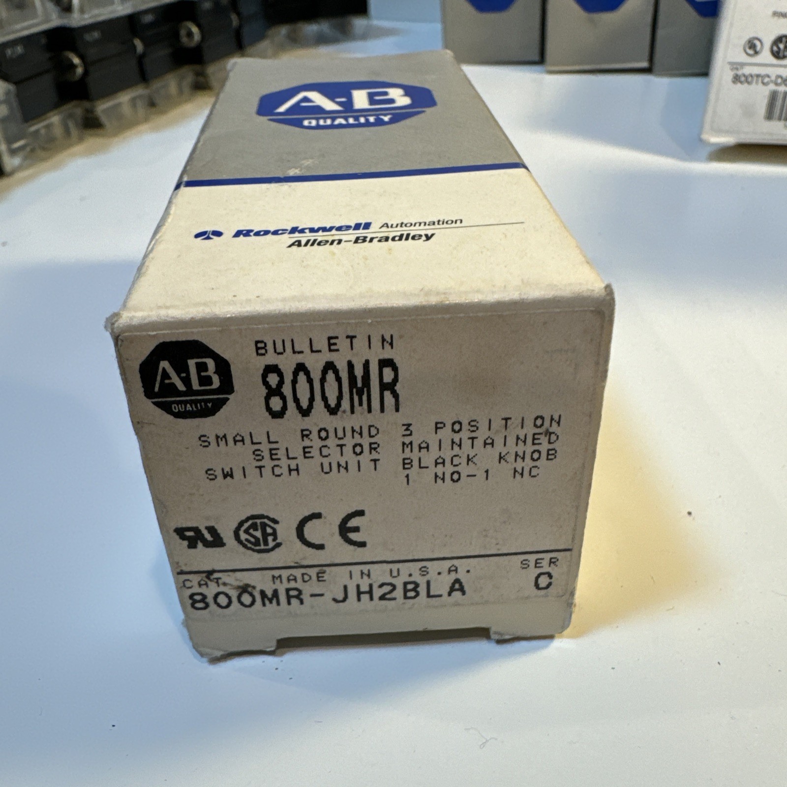 Allen-Bradley 800MR 3-Position Selector Switch Black Knob