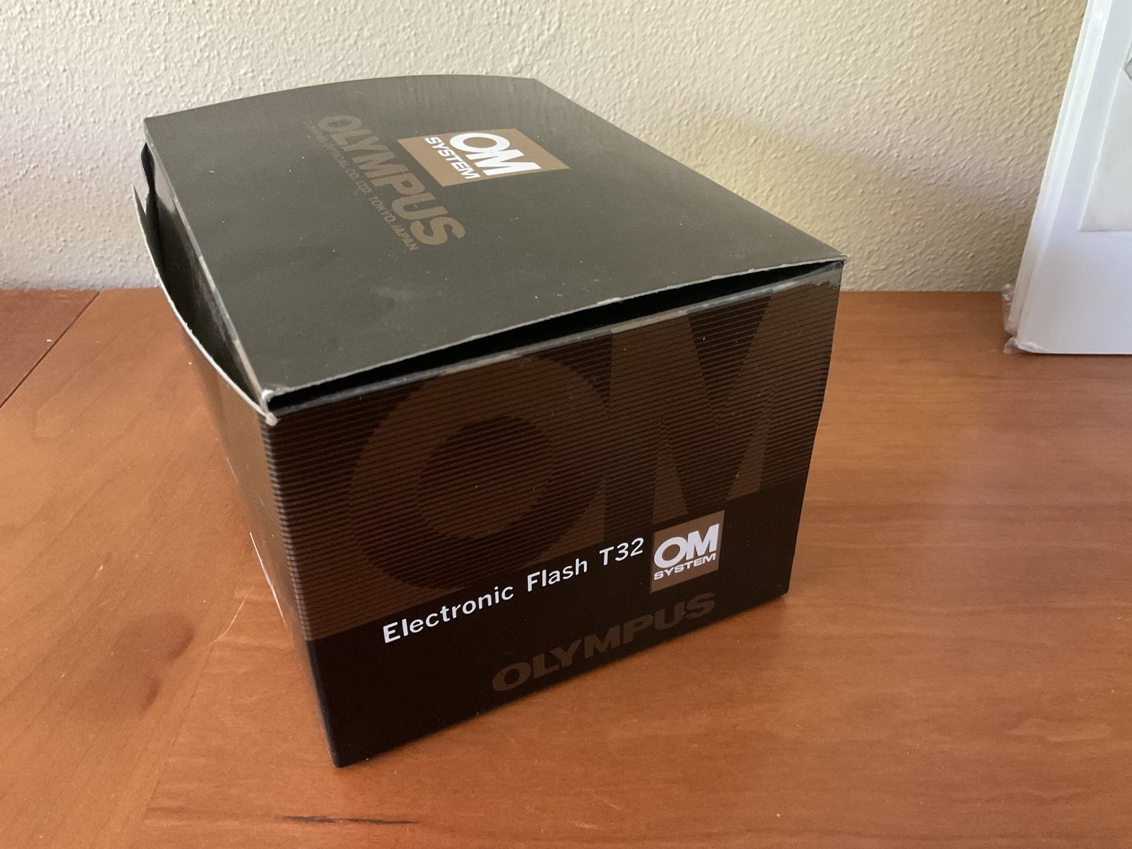 OLYMPUS OM System Electronic Flash Zoom Adapter T 32 - New In Box