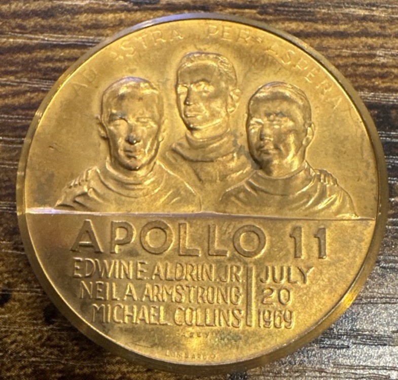 APOLLO 11 MOON LANDING AD ASTRA PER ASPERA  RARE 38MM HIGH GRADE MEDAL