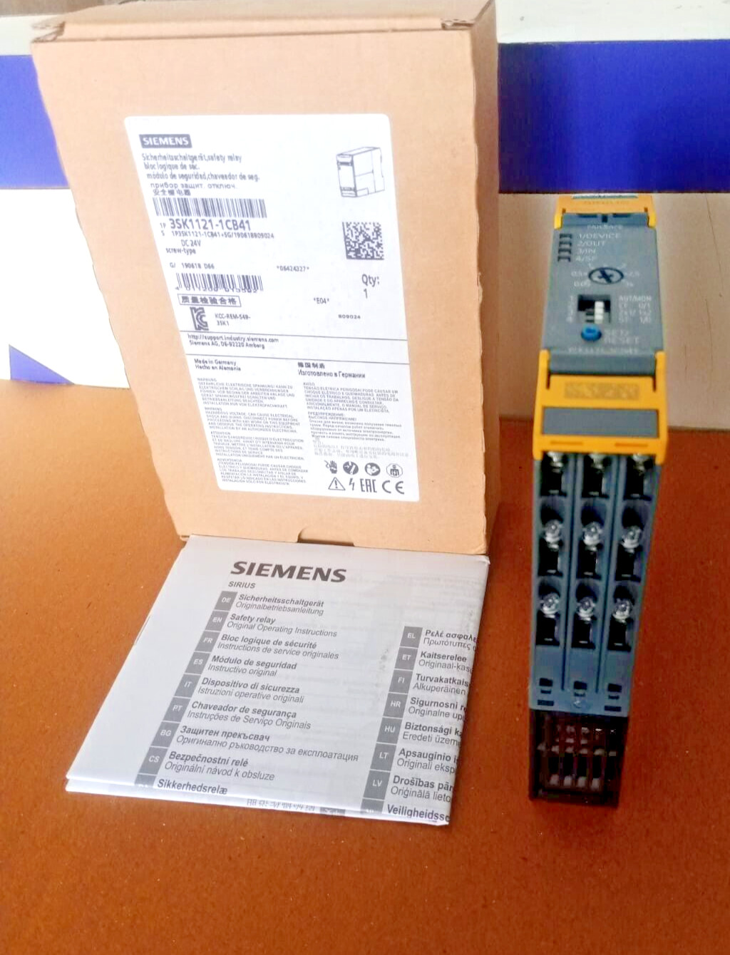 1PC-Siemens 3SK1121-1CB41 SIRIUS safety relay 24VDC- Brand New