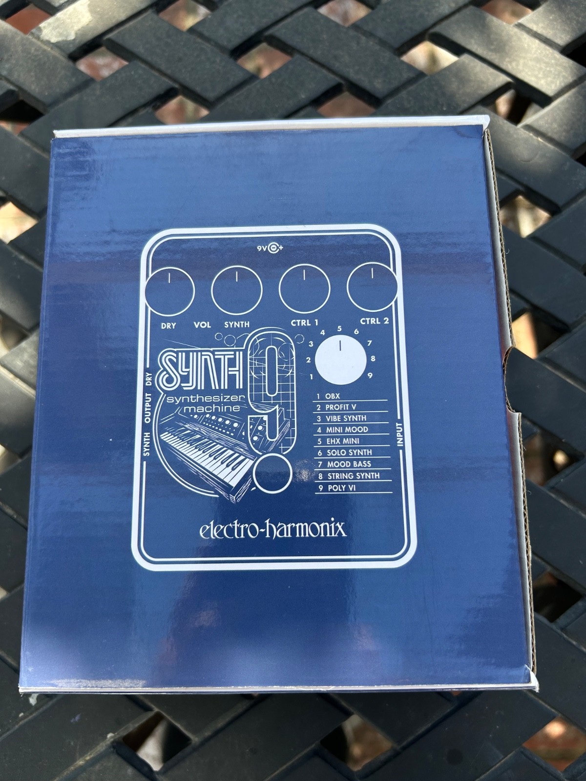 Electro-harmonix Synth 9 guitar synthesizer machine