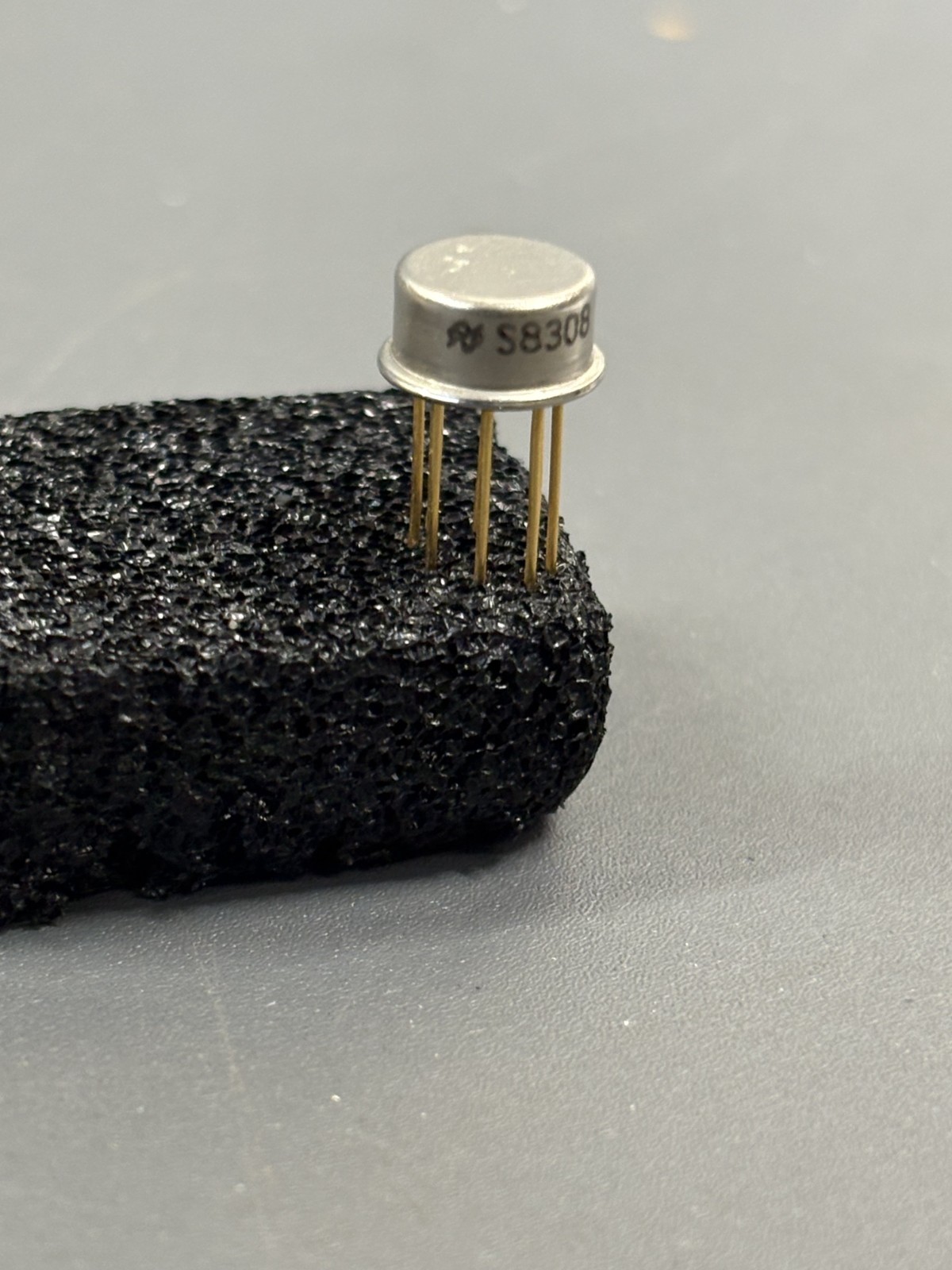 LH0052H/883B Metal Can IC TO-99 8-Pin Hermetic Integrated Circuit