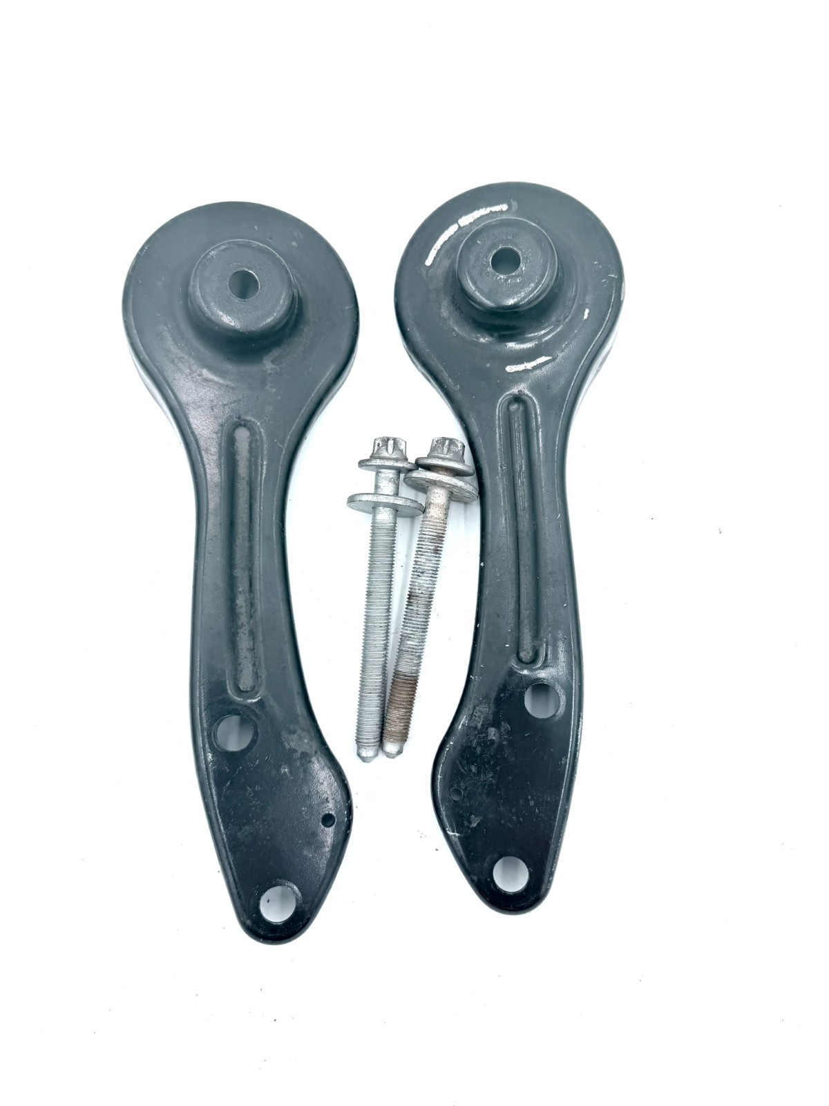 07-13 BMW E90 E92 335 328 Rear Subframe Support Brackets R/L Pair 6766053/4 OEM