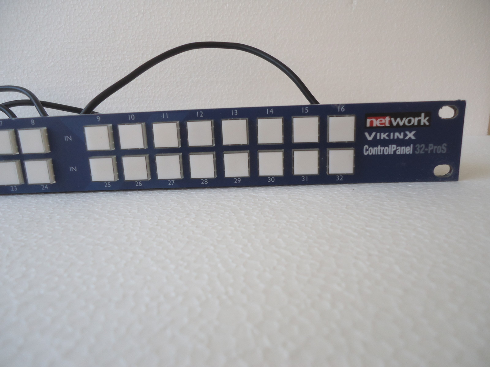 NETWORK VIKINX 1U CONTROL PANEL 32-ProS INCLUDING UNIVERSAL POWER SUPPLY