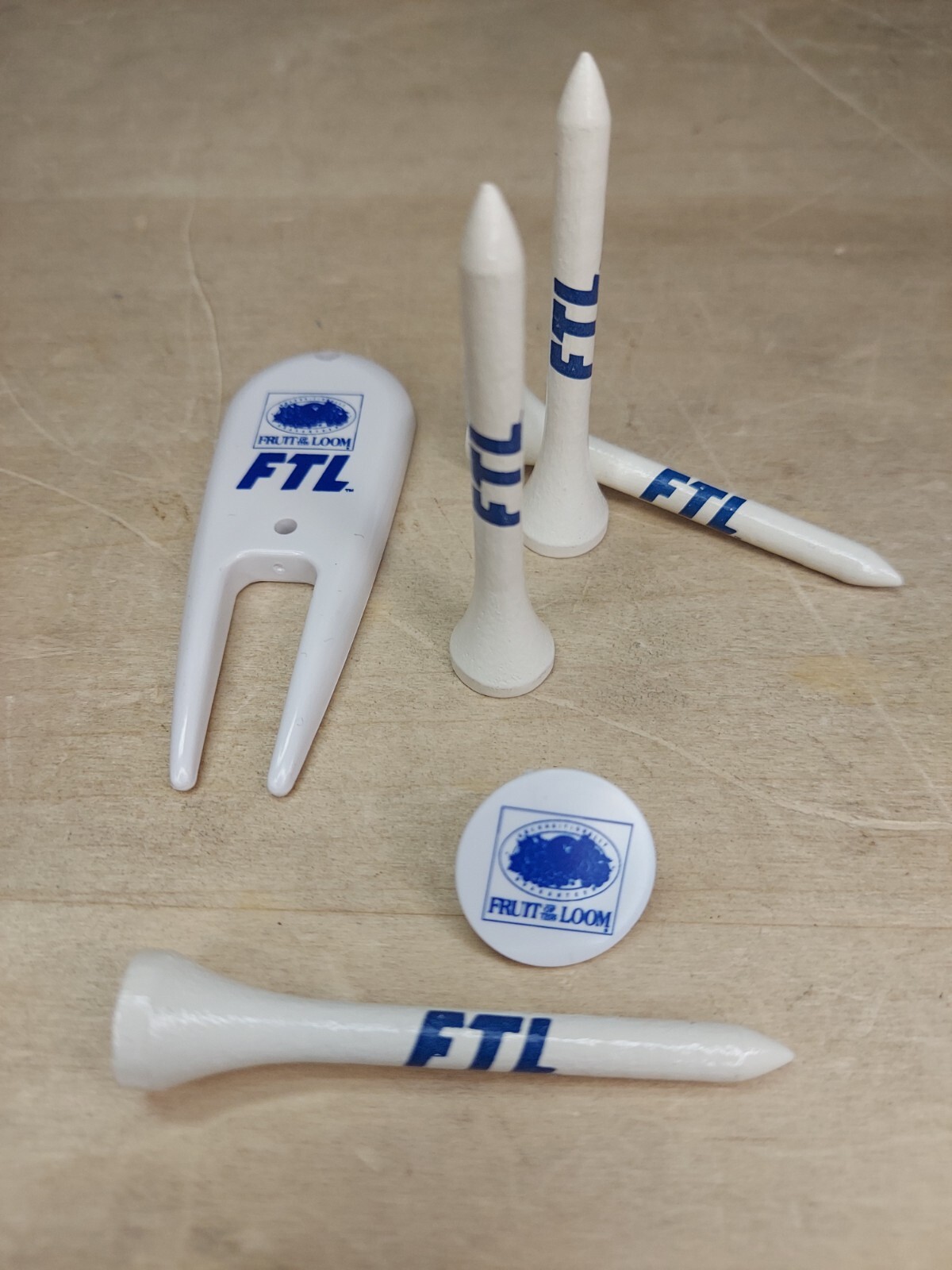 Vintage Fruit Of The Loom Golf Set Tees Golf Ball Marker & Divot Tool