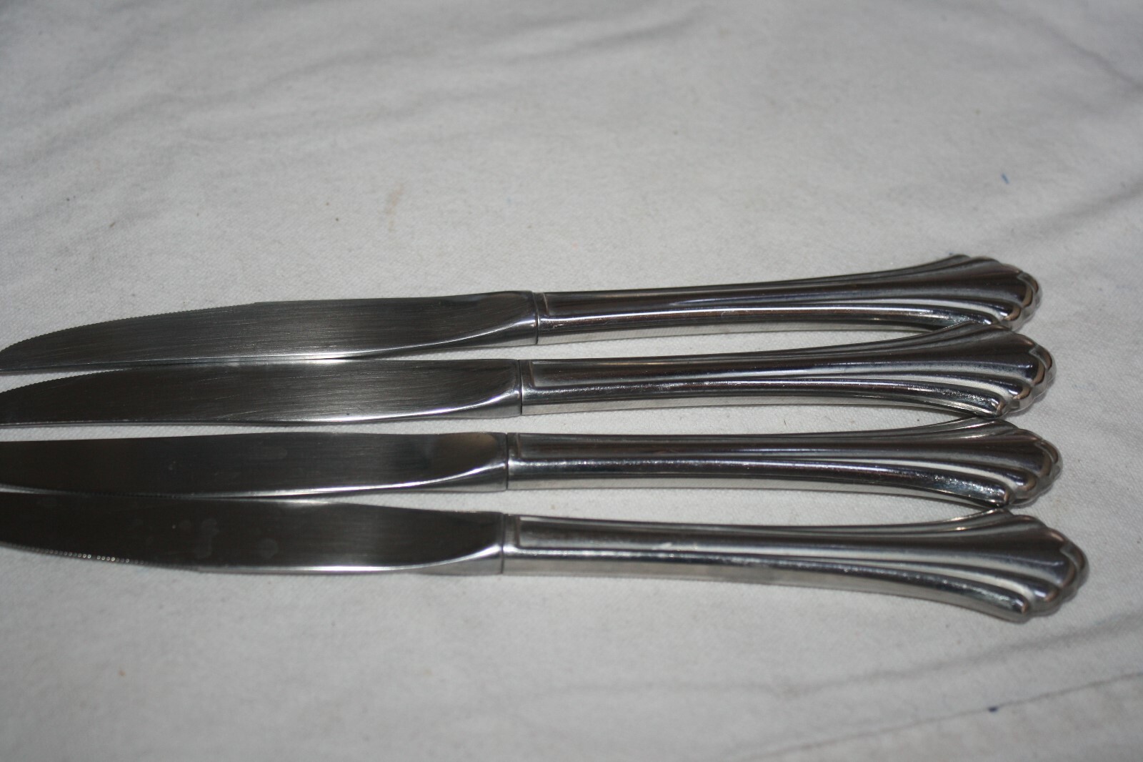 ONEIDA USA STAINLESS FLATWARE "BANCROFT" (4) DINNER KNIVES 9"
