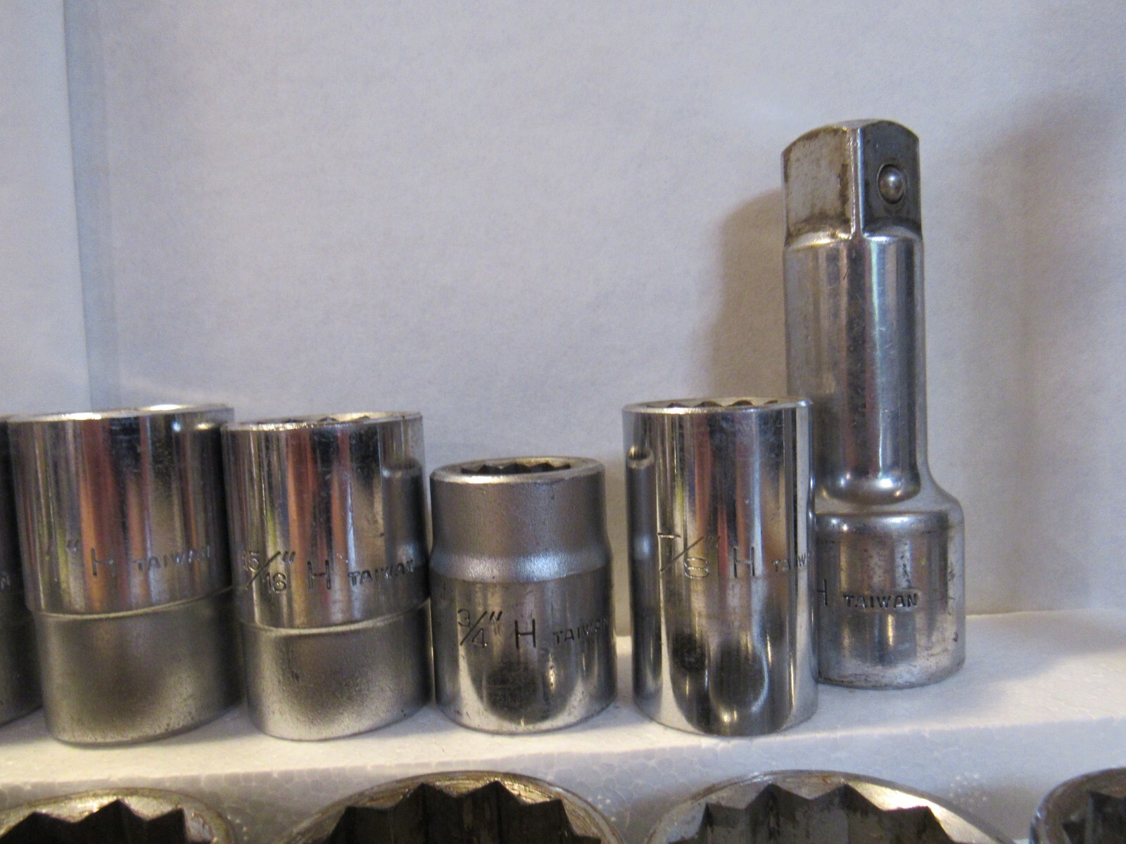 19 pc Heavy Duty SOCKET SET 2" - 3/4" Sockets /2 extenders/1 Break Bar (H67KD