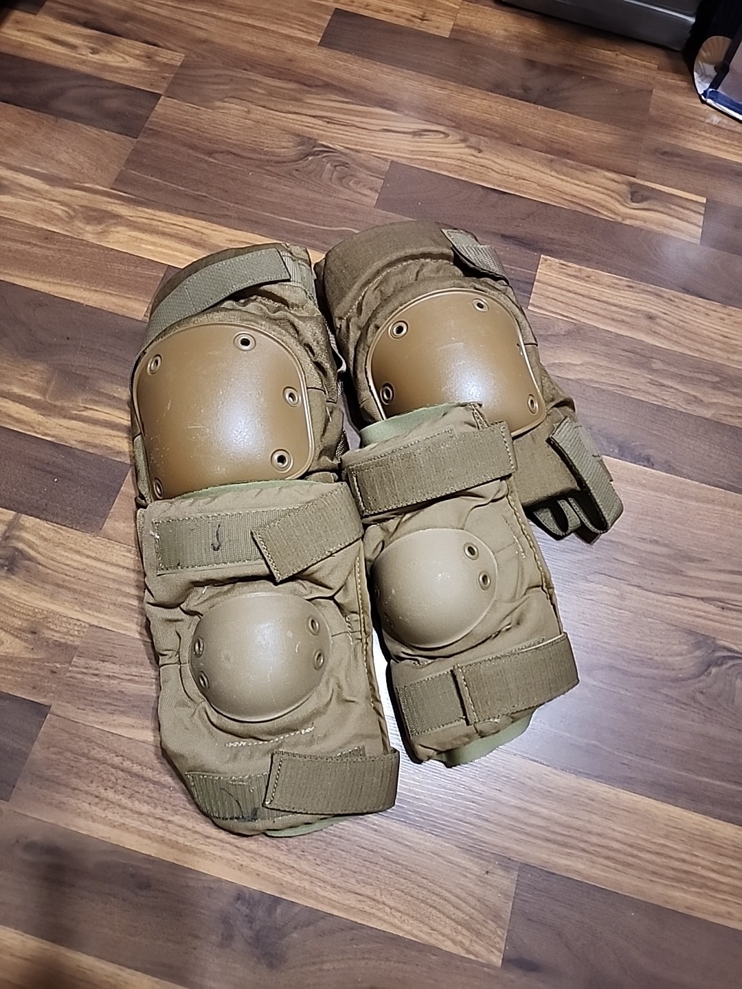 Combat Elbow Pads Medium Coyote Brown w/ Coyote Shell