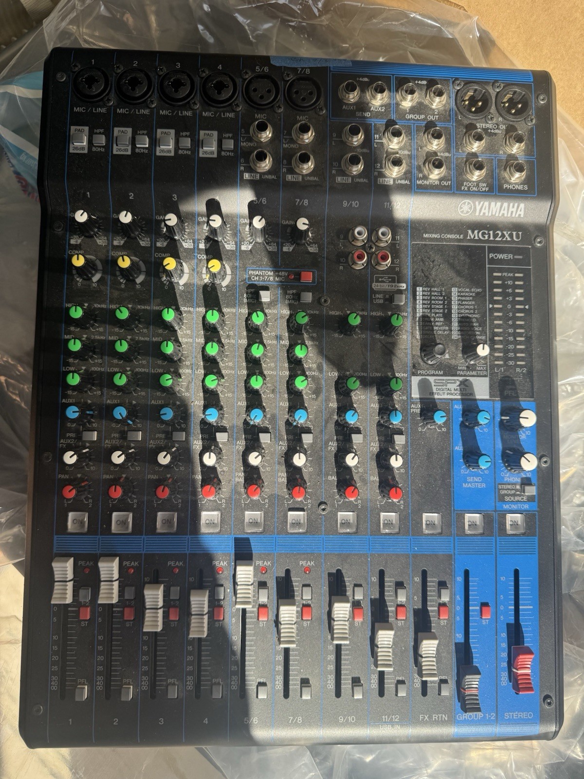 Yamaha MG12XU 12-Channel Mixing Console / USB Audio Interface