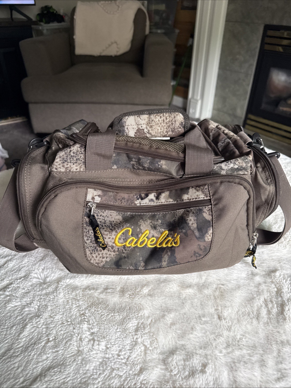 Cabela's Catch All Gear Bag Hunting Fishing  6 Pocket Zip  Duffle Bag Camouflage